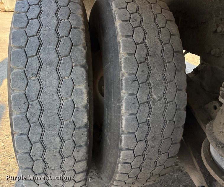 image for item ET4616 2002 Kenworth W900 ready mix truck