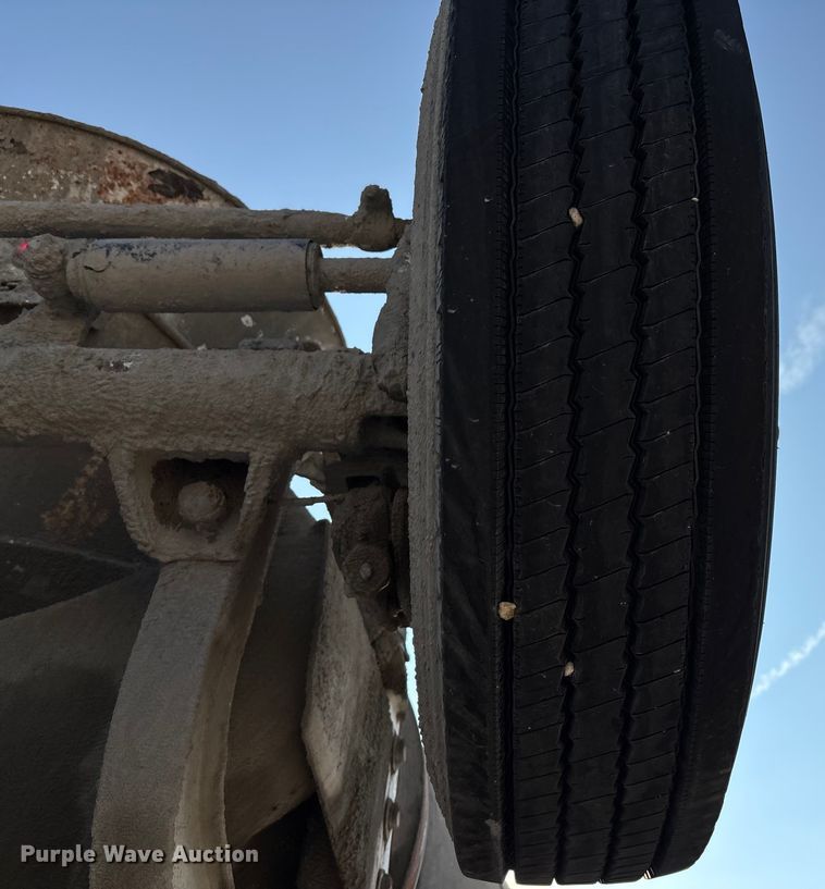 image for item ET4616 2002 Kenworth W900 ready mix truck