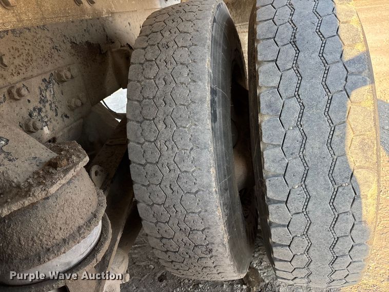 image for item ET4616 2002 Kenworth W900 ready mix truck