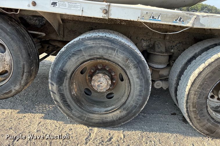 image for item ET4616 2002 Kenworth W900 ready mix truck