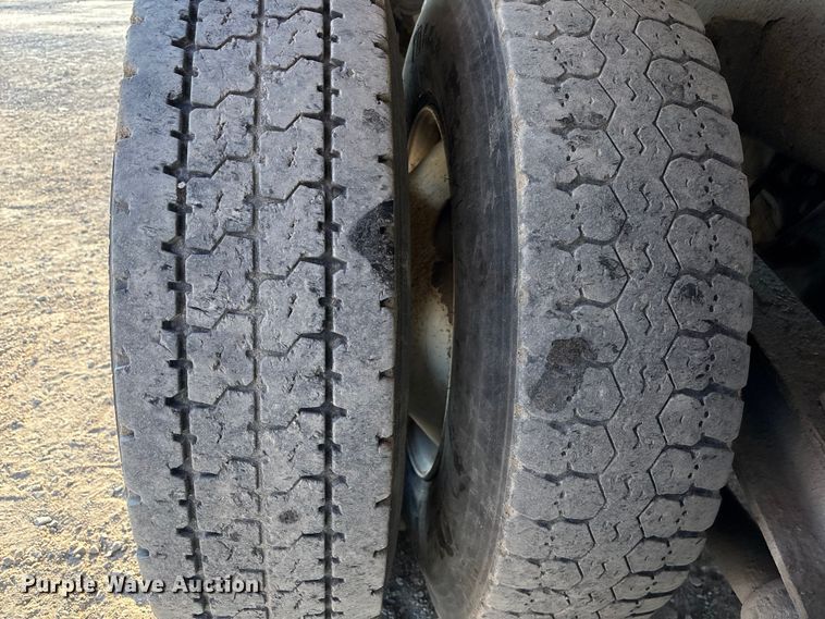 image for item ET4616 2002 Kenworth W900 ready mix truck