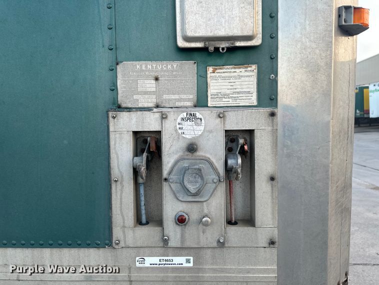 image for item ET4653 1992 Kentucky Manufacturing Company dry van trailer