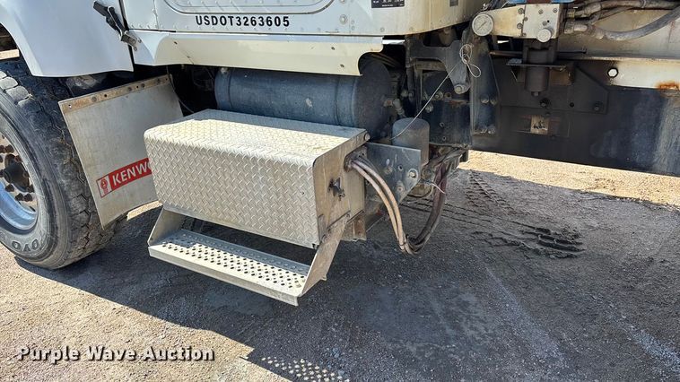 image for item ET4678 2012 International PayStar 5500i ready mix truck