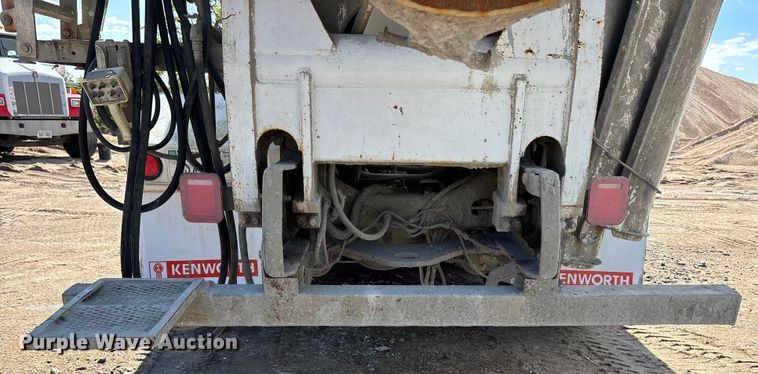 image for item ET4678 2012 International PayStar 5500i ready mix truck