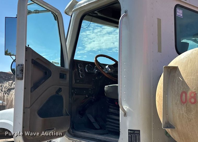 image for item ET4678 2012 International PayStar 5500i ready mix truck