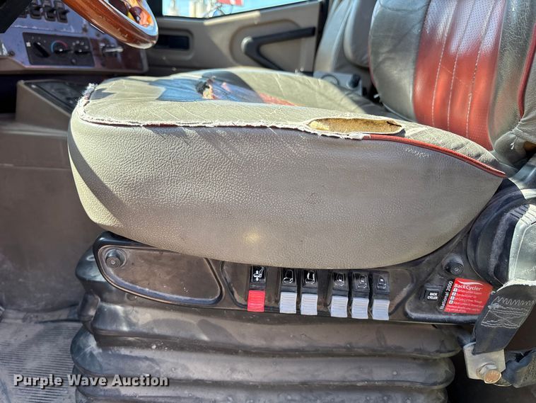 image for item ET4678 2012 International PayStar 5500i ready mix truck