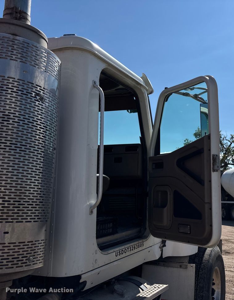 image for item ET4678 2012 International PayStar 5500i ready mix truck