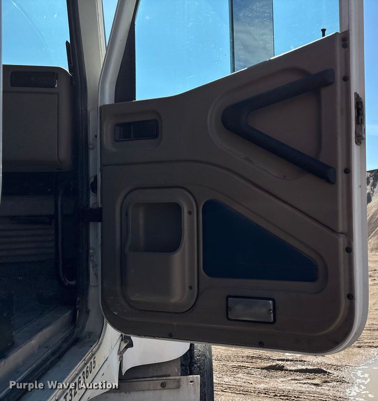 image for item ET4678 2012 International PayStar 5500i ready mix truck