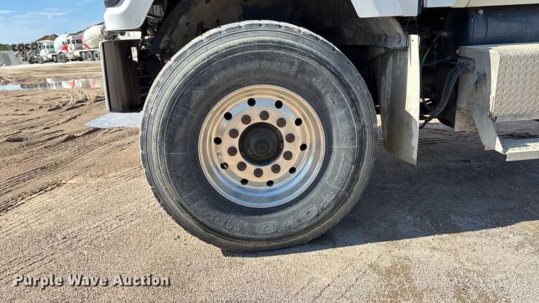 image for item ET4678 2012 International PayStar 5500i ready mix truck