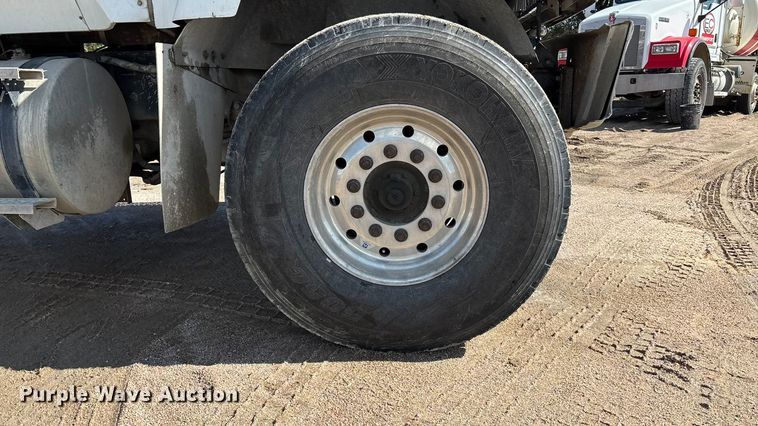 image for item ET4678 2012 International PayStar 5500i ready mix truck