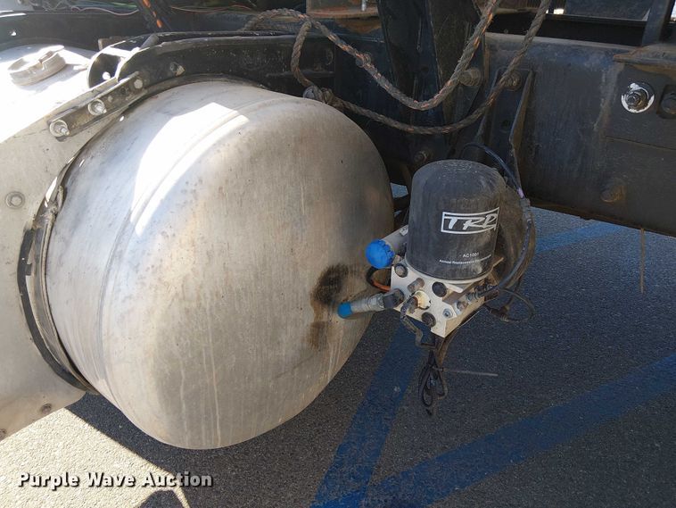 image for item EU2509 2010 Peterbilt 384 dump truck