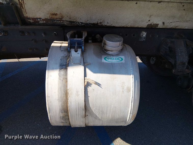 image for item EU2509 2010 Peterbilt 384 dump truck