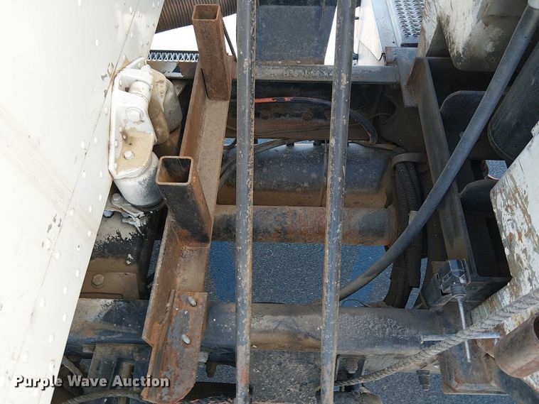 image for item EU2509 2010 Peterbilt 384 dump truck