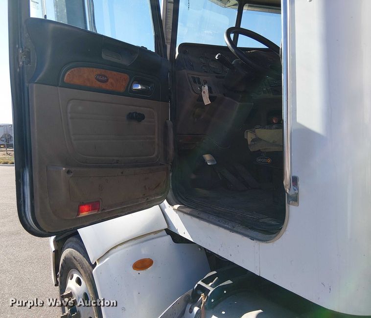 image for item EU2509 2010 Peterbilt 384 dump truck