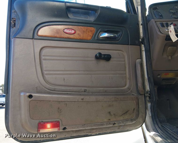 image for item EU2509 2010 Peterbilt 384 dump truck