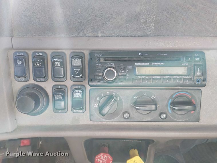 image for item EU2509 2010 Peterbilt 384 dump truck