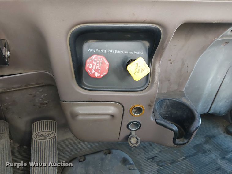 image for item EU2509 2010 Peterbilt 384 dump truck