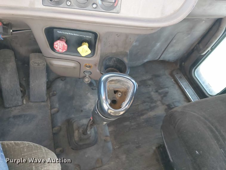 image for item EU2509 2010 Peterbilt 384 dump truck