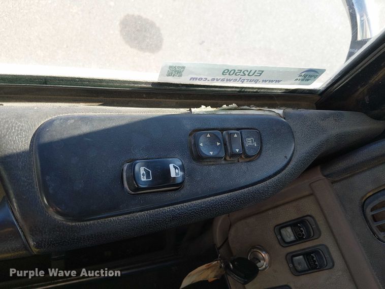 image for item EU2509 2010 Peterbilt 384 dump truck