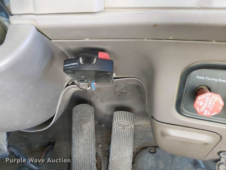 image for item EU2509 2010 Peterbilt 384 dump truck