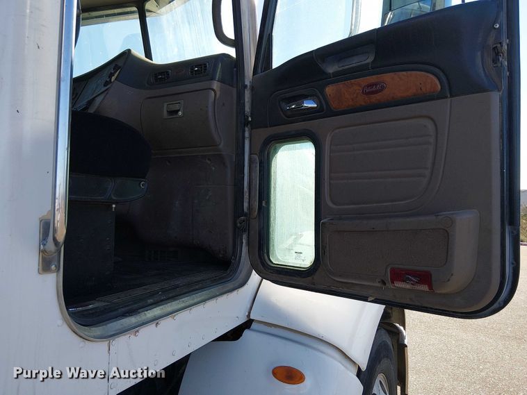 image for item EU2509 2010 Peterbilt 384 dump truck