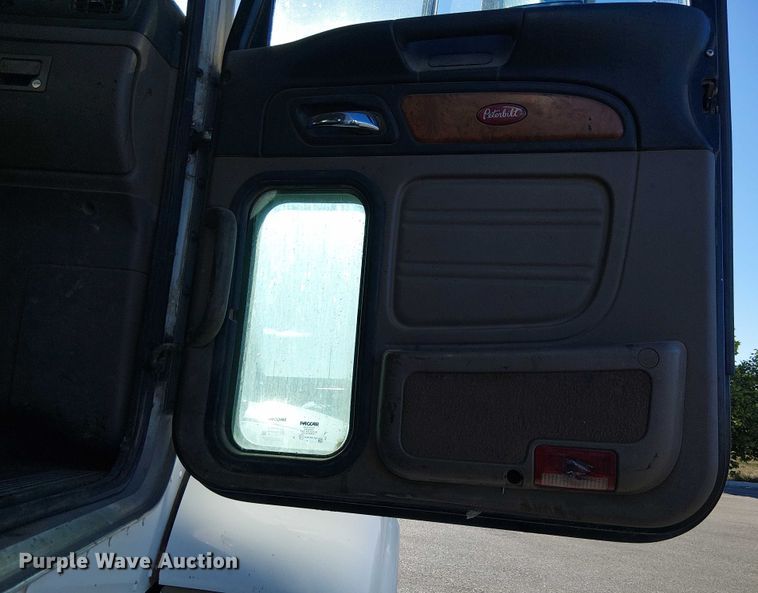 image for item EU2509 2010 Peterbilt 384 dump truck