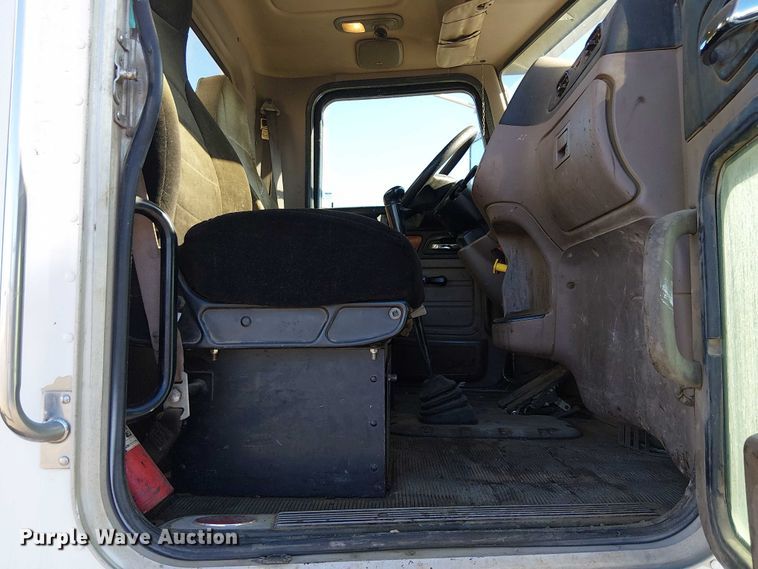 image for item EU2509 2010 Peterbilt 384 dump truck