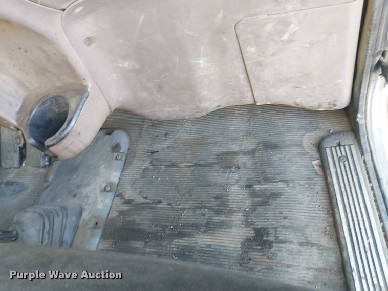 image for item EU2509 2010 Peterbilt 384 dump truck