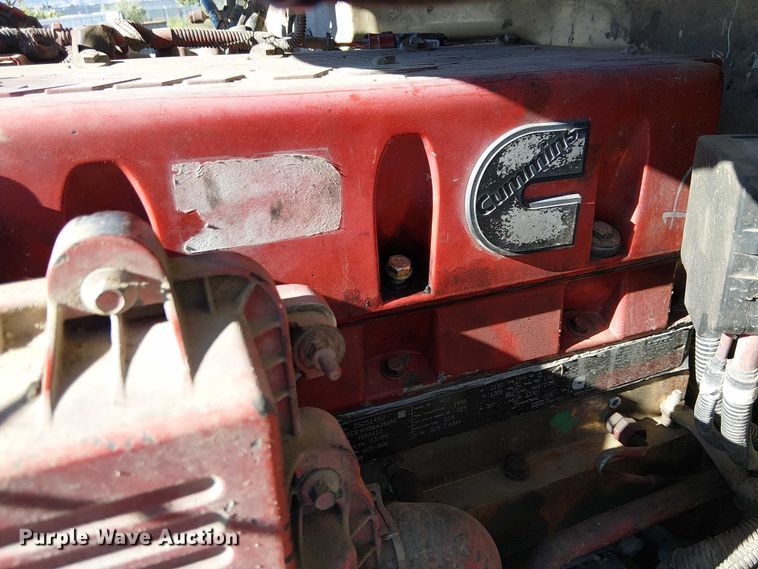 image for item EU2509 2010 Peterbilt 384 dump truck