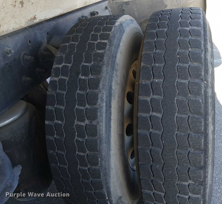 image for item EU2509 2010 Peterbilt 384 dump truck