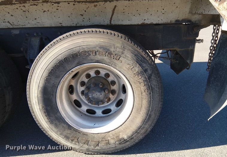 image for item EU2509 2010 Peterbilt 384 dump truck