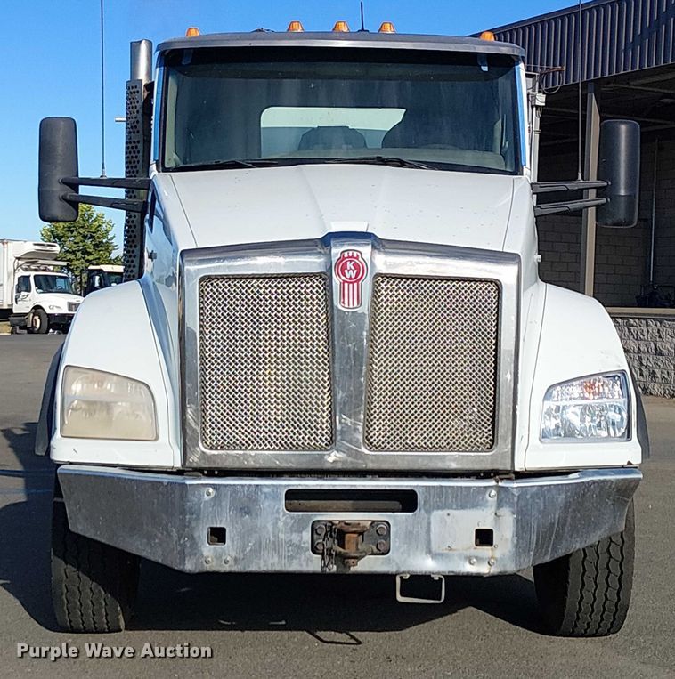 image for item EU2510 2016 Kenworth T880 dump truck