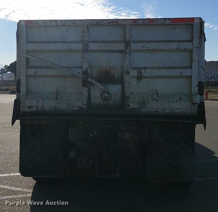 image for item EU2510 2016 Kenworth T880 dump truck