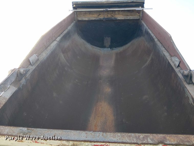 image for item EU2510 2016 Kenworth T880 dump truck