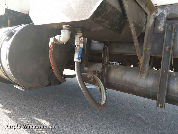 image for item EU2510 2016 Kenworth T880 dump truck