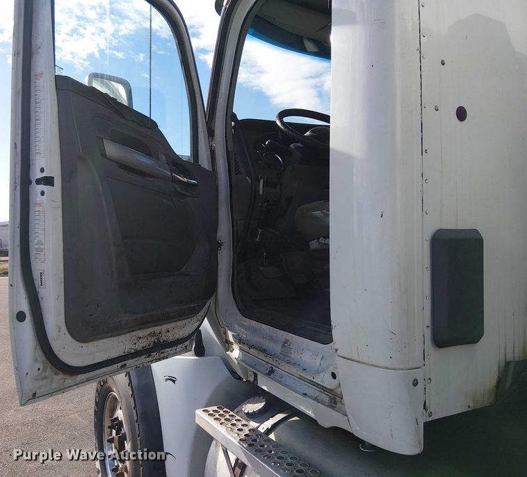 image for item EU2510 2016 Kenworth T880 dump truck