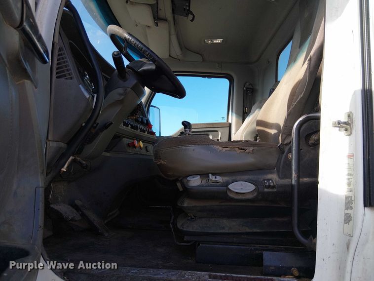 image for item EU2510 2016 Kenworth T880 dump truck