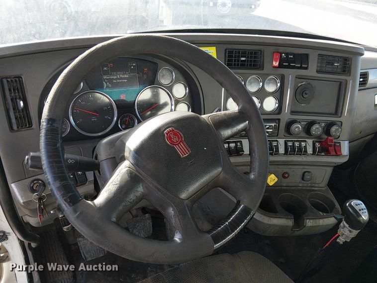 image for item EU2510 2016 Kenworth T880 dump truck