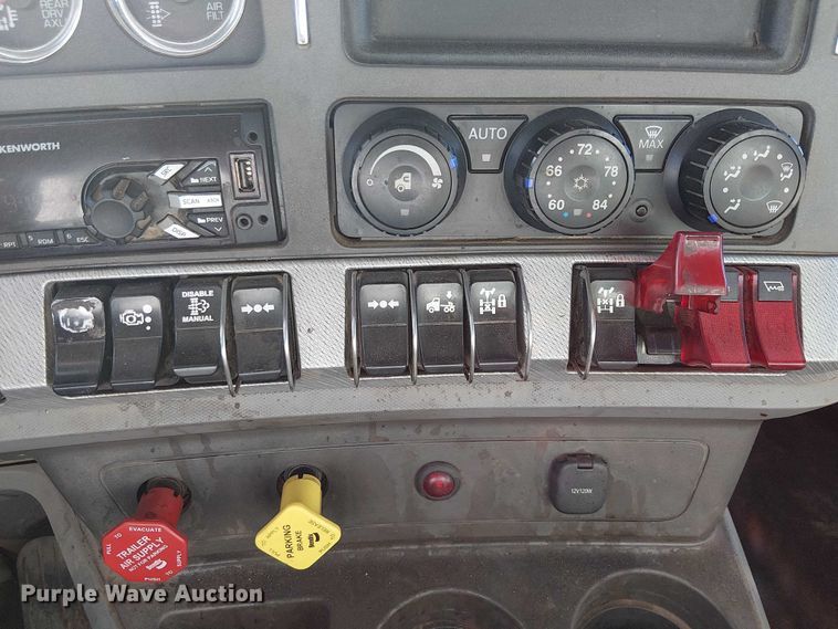 image for item EU2510 2016 Kenworth T880 dump truck