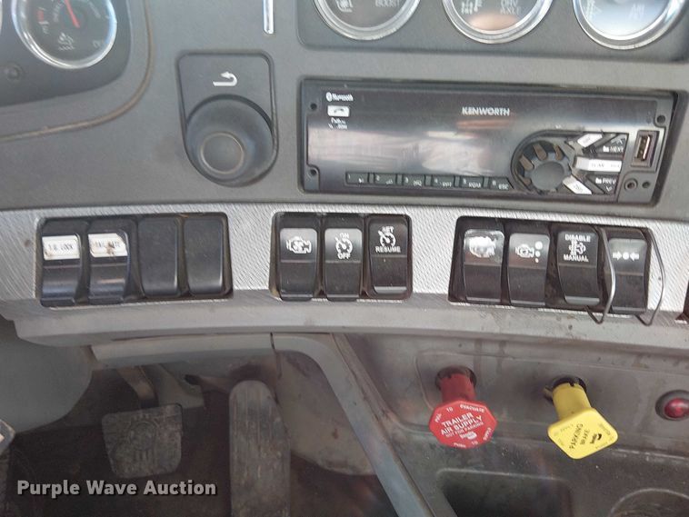 image for item EU2510 2016 Kenworth T880 dump truck