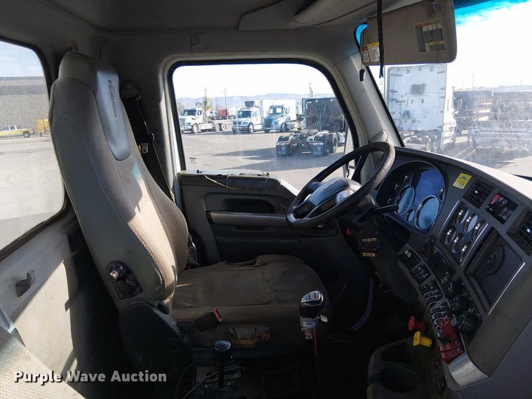 image for item EU2510 2016 Kenworth T880 dump truck