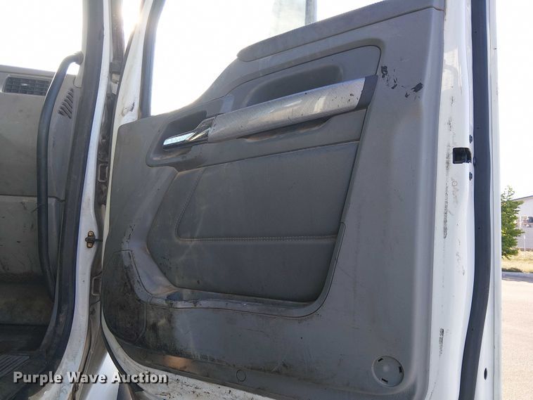 image for item EU2510 2016 Kenworth T880 dump truck