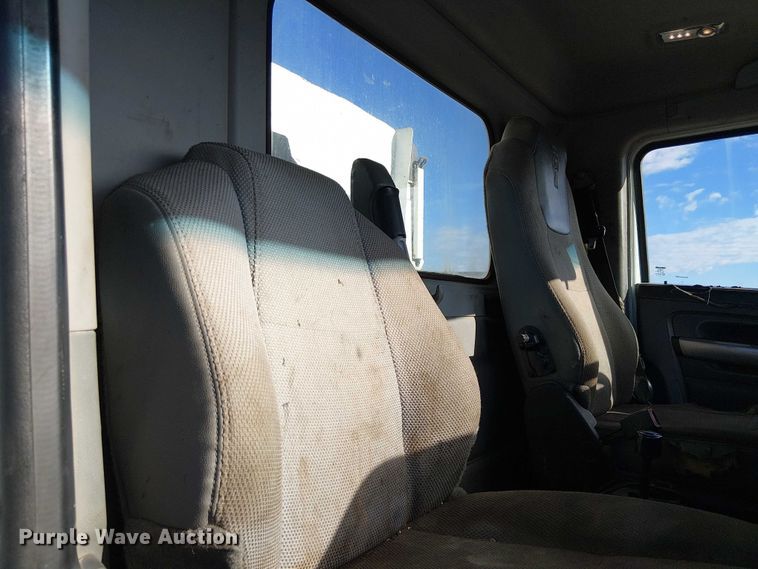 image for item EU2510 2016 Kenworth T880 dump truck