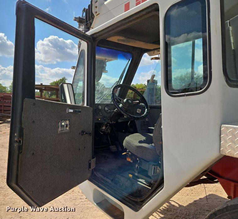 image for item EU3702 2005 Link-Belt HTT8690 crane