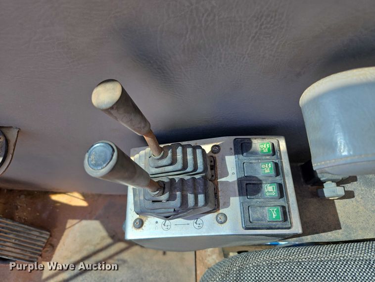 image for item EU3702 2005 Link-Belt HTT8690 crane