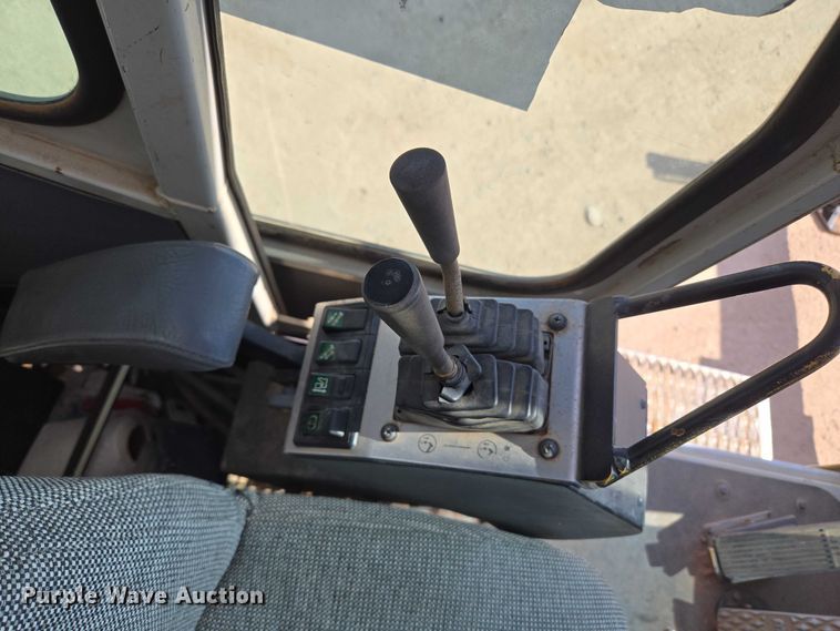 image for item EU3702 2005 Link-Belt HTT8690 crane