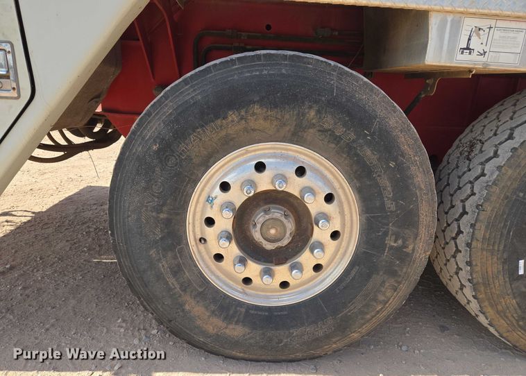 image for item EU3702 2005 Link-Belt HTT8690 crane