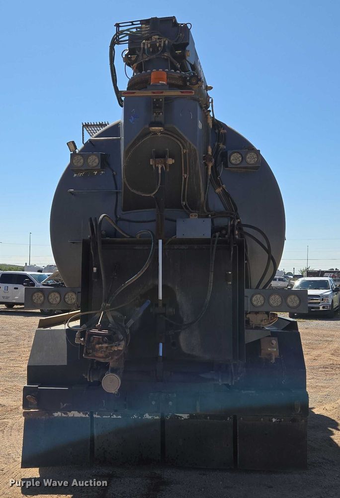 image for item EU3757 2017 Peterbilt 567 vacuum truck