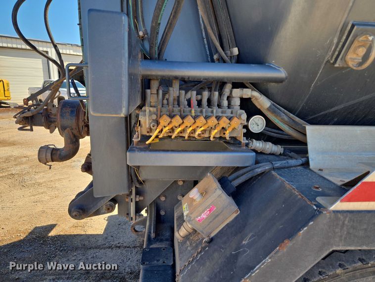 image for item EU3757 2017 Peterbilt 567 vacuum truck