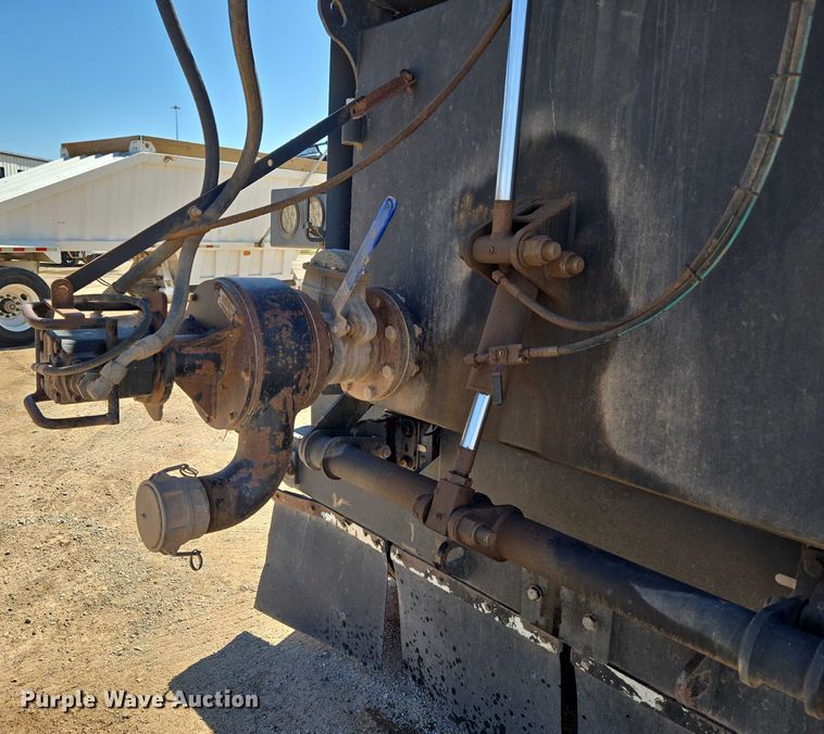 image for item EU3757 2017 Peterbilt 567 vacuum truck